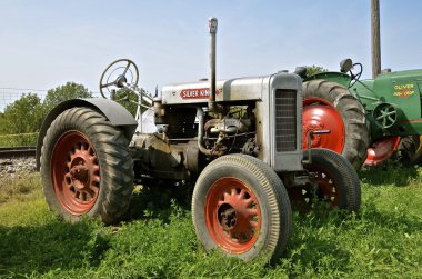 Eski gümüş Kral traktör