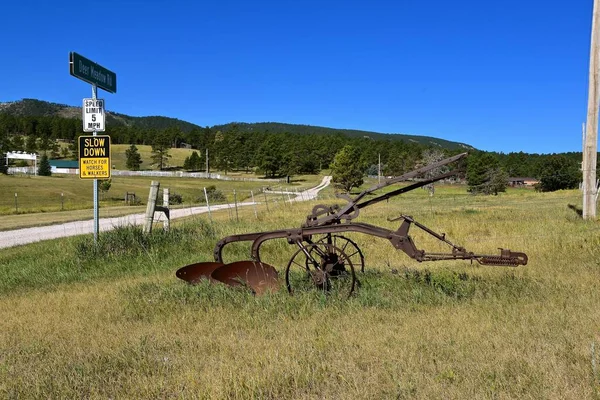 Vecchio Aratro Acciaio Due Fondo Lasciato Lungo Lato Una Strada — Foto Stock