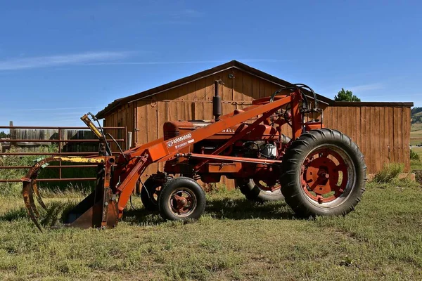 Piedmont Jižní Dakota Srpna 2020 Starý Traktor Předním Nakladačem Farmall — Stock fotografie