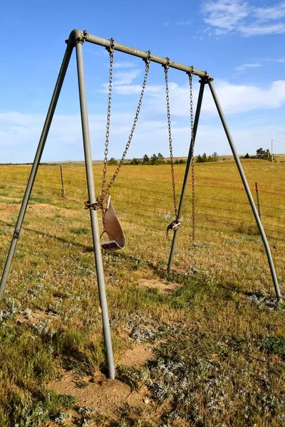 Een Oude Schommel Een Speeltuin Toont Leeftijd Slijtage Scheur — Stockfoto