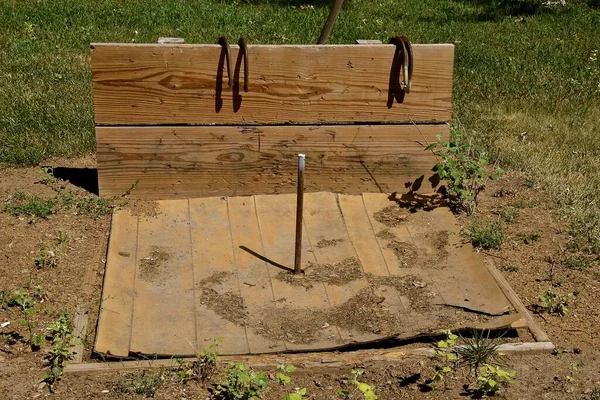 Vecchio Pozzo Ferro Cavallo Legno Che Testimonia Una Mancanza Utilizzo — Foto Stock