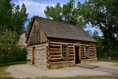 MEDORA, NORTH DAKOTA, 17 Ağustos 2020: Theodore Roosevelt 'in batı Kuzey Dakota' daki Medora 'da yaşadığı ahşap kulübe,.