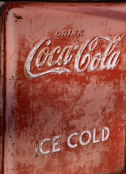 Ulen Minnesota April 2021 Oude Coca Cola Bottelmachine Adverteert Frisdrank — Stockfoto