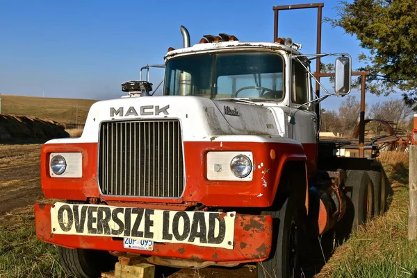 Firesteel Jižní Dakota Dubna 2021 Starý Kamion Firma Mack Která — Stock fotografie