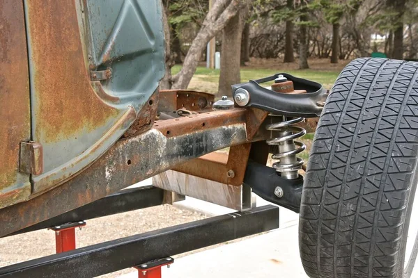 New Suspension System Huge Tire Wheel Transferred Very Old Body — Fotografia de Stock