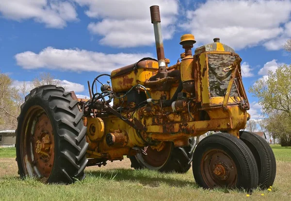 Havana South Dakota May 2021 Old Tractor Minneapolis Moline Large — стоковое фото