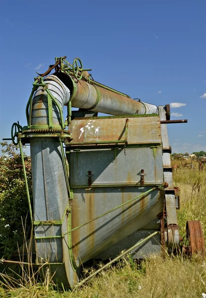 Tubo del ventilador descansa en la parte superior de la trilla de la máquina — Foto de Stock