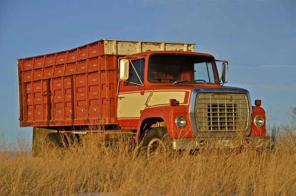 Camion à grain rouge — Photo