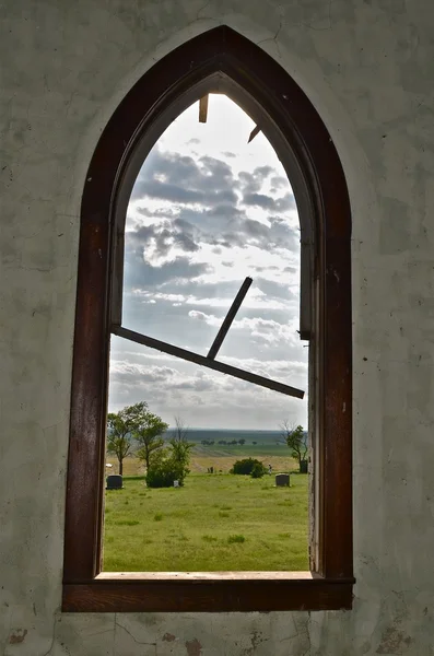 Nézd a régi templom ablak — Stock Fotó