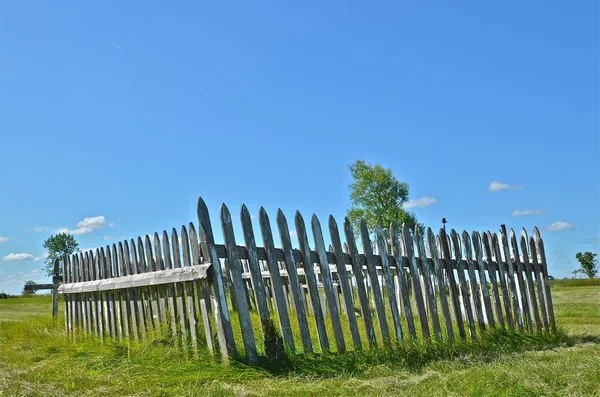 White fence around a bird sanctuary — Stock Photo, Image