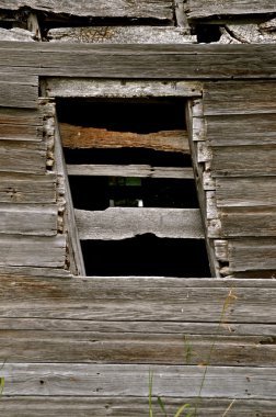 Pencere bir ufalanan ahırı