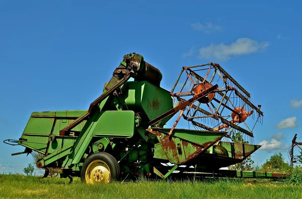 Massive pull type green combine — Stock Photo, Image