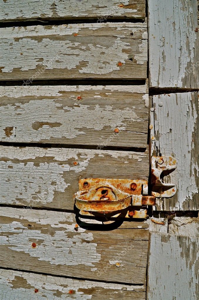 Rusty viejo granero cerradura de la puerta — Foto de stock © fiskness