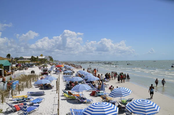 Vakantiegangers op Fort Myers Beach — Stockfoto