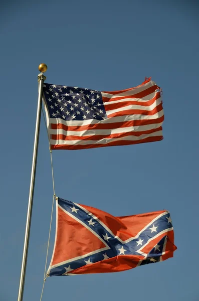 Estados Unidos y banderas confederadas — Foto de Stock