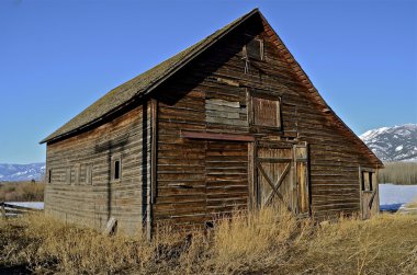 Old weathered barn clipart