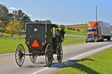 Amish arabası ve yarı yolda karşılamak.