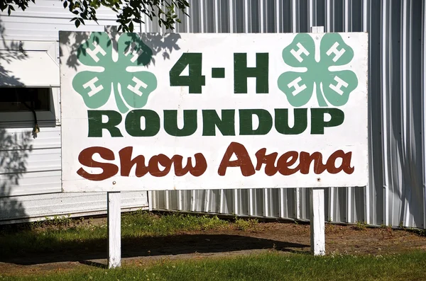 A 4-H sign indicates a  Show Arena building — Stock Photo, Image