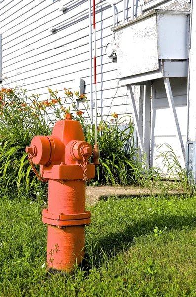 Pomarańczowy fire hydrant — Zdjęcie stockowe