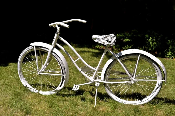 さびた古い自転車 — ストック写真