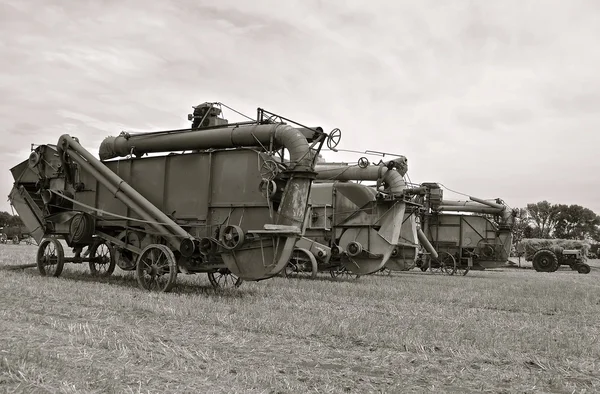 Old threshing machines(black and white) — Stock Photo, Image