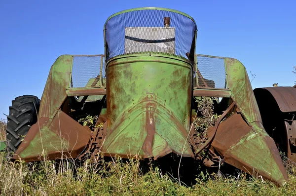 Antiguo recolector de maíz montado — Foto de Stock