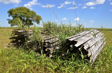 Eski kar çit kadar haddelenmiş