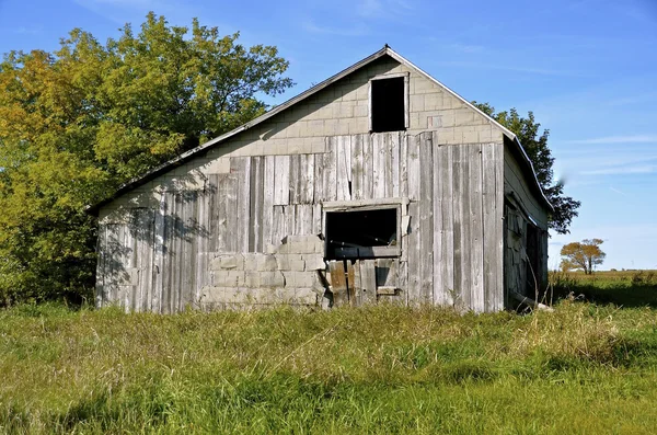 Staré omšelé stodola — Stock fotografie