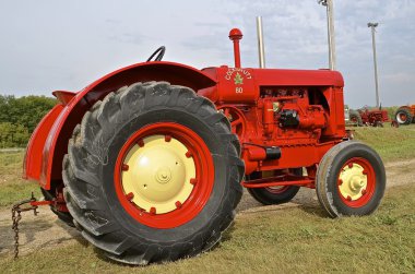 Geri yüklenen Cockshutt 80 traktör