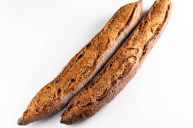 Ev yapımı ekmek. beyaz izole bir arkaplanda