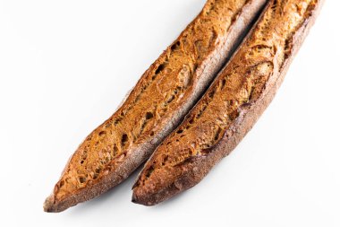 Ev yapımı ekmek. beyaz izole bir arkaplanda