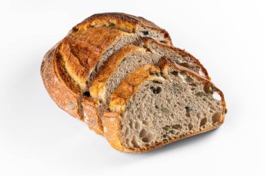 Ev yapımı ekmek. beyaz izole bir arkaplanda