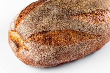 Ev yapımı ekmek. beyaz izole bir arkaplanda