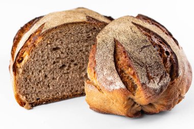 Ev yapımı ekmek. beyaz izole bir arkaplanda