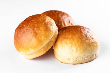 Ev yapımı ekmek. beyaz izole bir arkaplanda