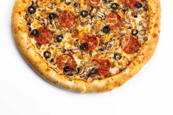 意大利比萨饼传统的比萨饼 带有火腿和蘑菇 独立的白色背景 — 图库照片