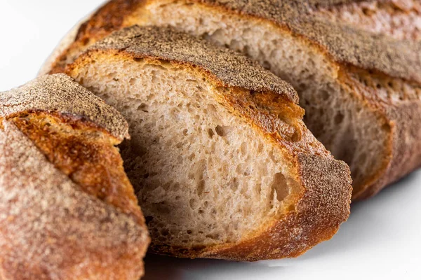 Hausgemachtes Brot Auf Einem Weißen Isolierten Hintergrund — Stockfoto