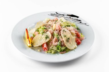 Karides ve sebzeli Cesar salatası.