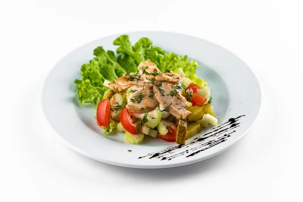 Insalata Con Pollo Verdure Piatto Bianco — Foto Stock