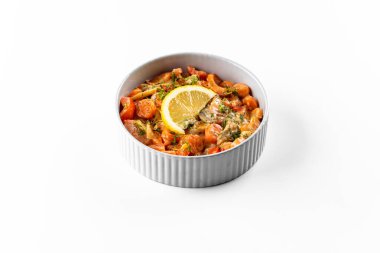 Sebzeli ve pirinçli baharatlı tavuk