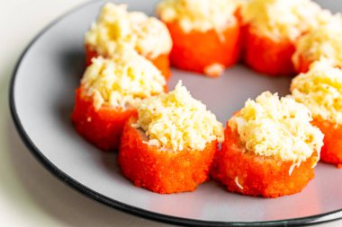 Klasik Japon suşisi üzerine üstten görüş