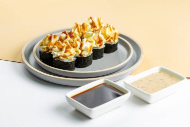 Klasik Japon suşisi üzerine üstten görüş