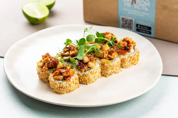 Klasik Japon suşisi üzerine üstten görüş