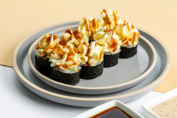 Klasik Japon suşisi üzerine üstten görüş