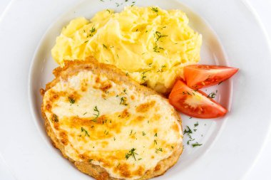 Tabak yakın görüntüsünde lezzetli yemek 