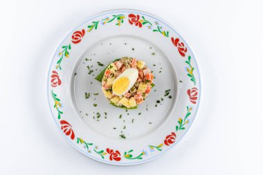 Tabak yakın görüntüsünde lezzetli yemek 