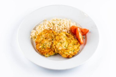 Tabak yakın görüntüsünde lezzetli yemek 