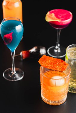 Yaz alkollü kokteyller. Bar kartı. çubuk.
