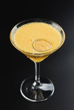 Yaz alkollü kokteyller. Bar kartı. çubuk.