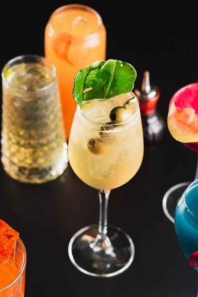 Alcoholische Zomercocktails Een Barkaart Staaf — Stockfoto